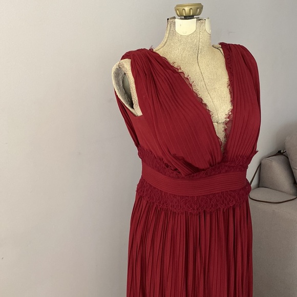 ASOS DESIGN Premium Lace Insert Pleated Maxi Dress - Picture 2 of 8